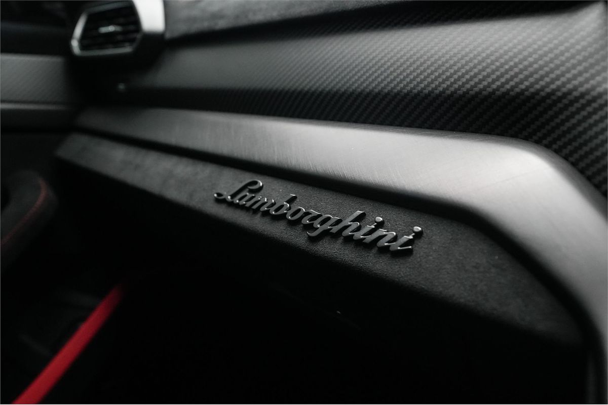 2023 Lamborghini Urus Performante 636