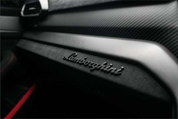 2023 Lamborghini Urus Performante 636