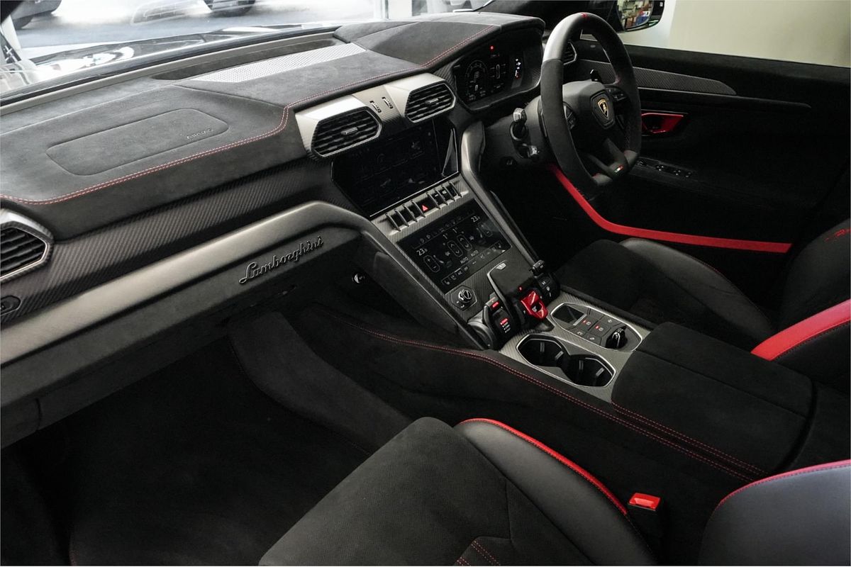 2023 Lamborghini Urus Performante 636