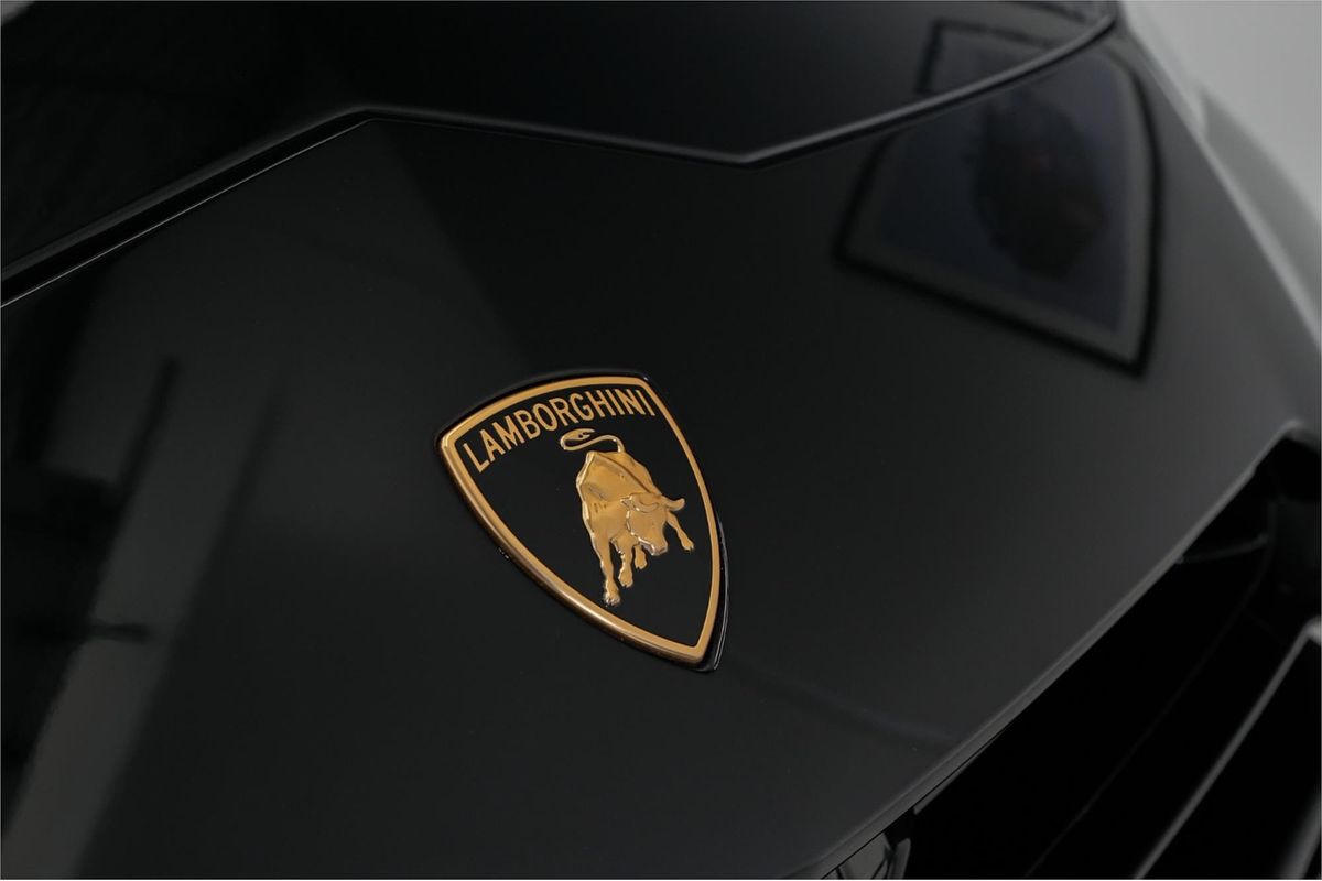 2023 Lamborghini Urus Performante 636
