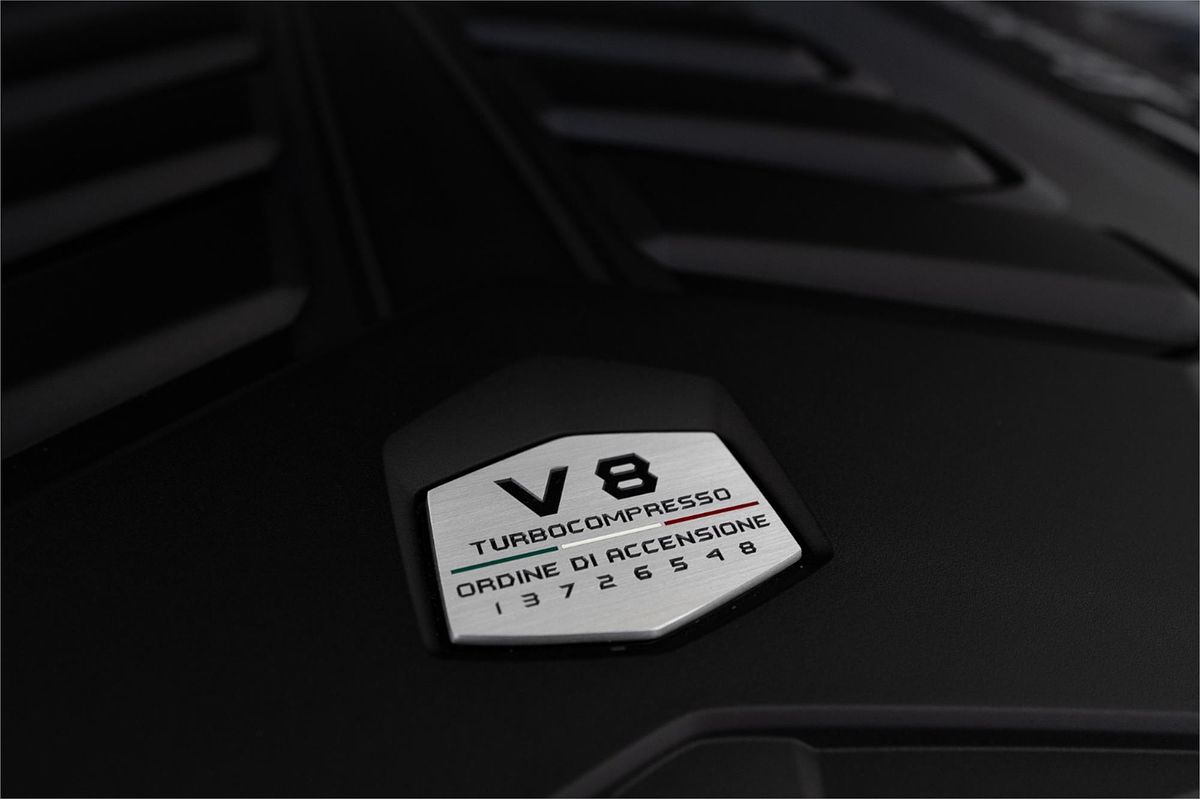 2023 Lamborghini Urus Performante 636