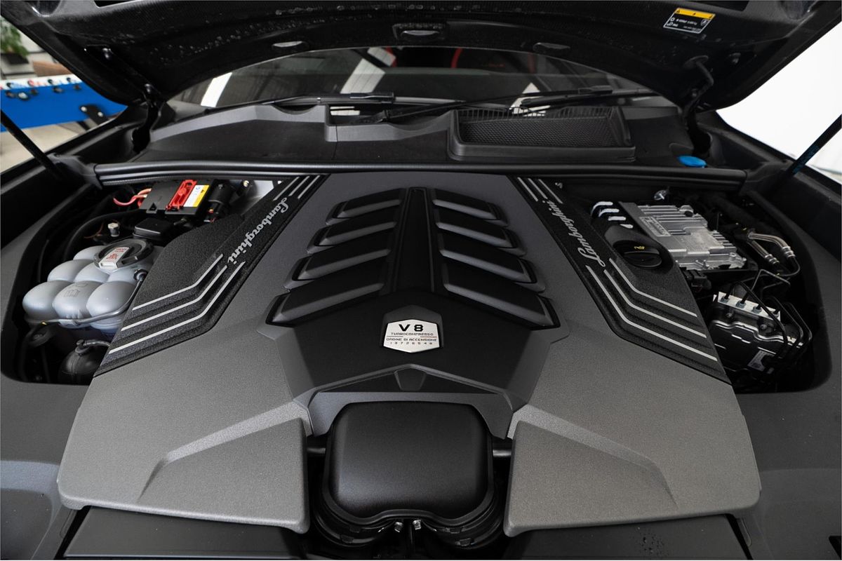 2023 Lamborghini Urus Performante 636