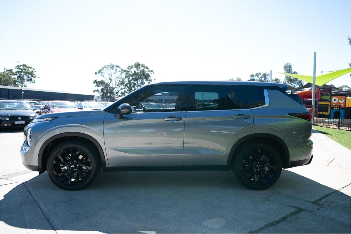 2023 Mitsubishi Outlander Black Edition ZM