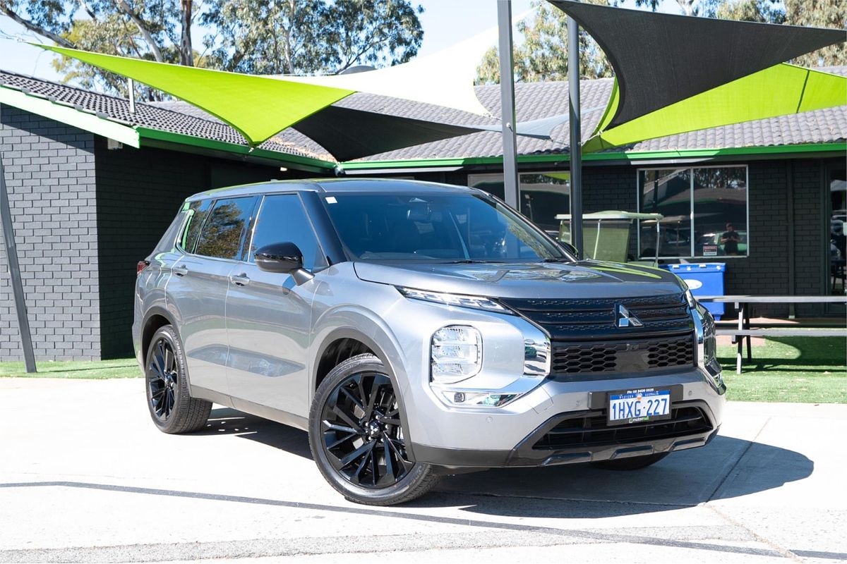 2023 Mitsubishi Outlander Black Edition ZM