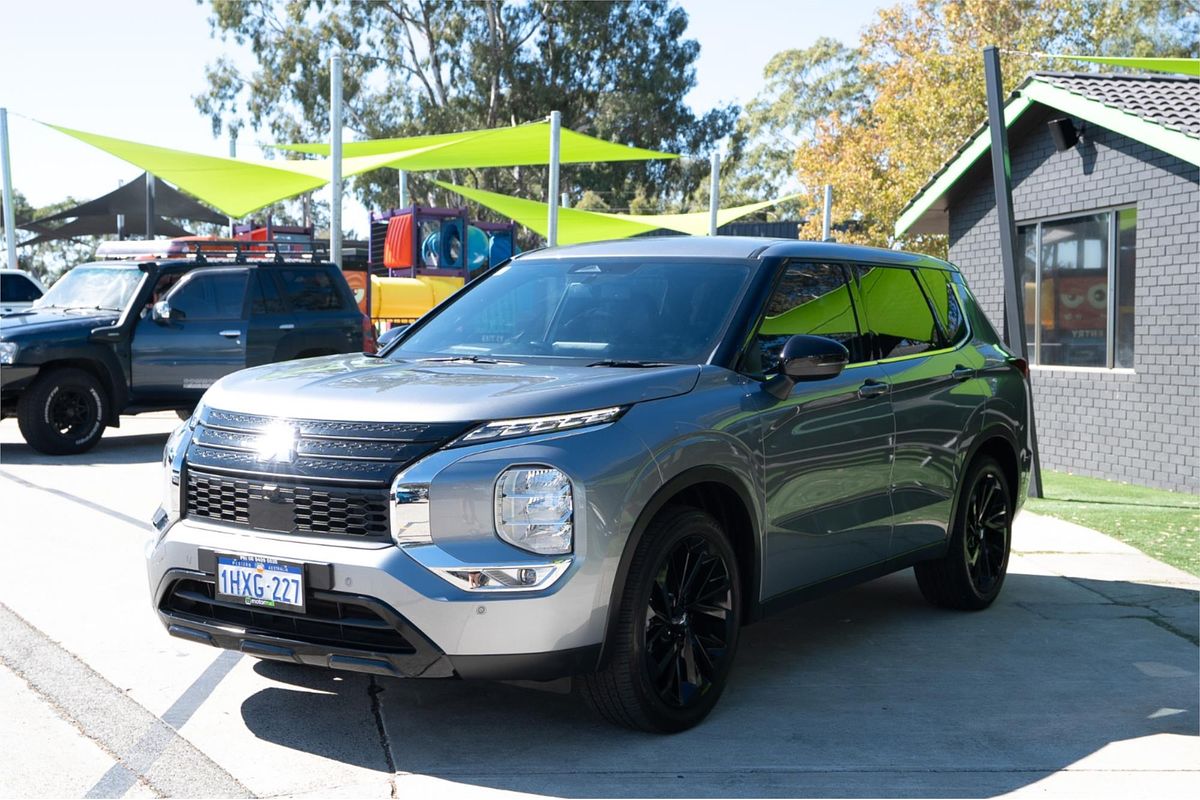 2023 Mitsubishi Outlander Black Edition ZM