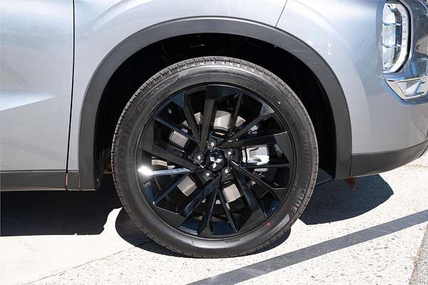 2023 Mitsubishi Outlander Black Edition ZM