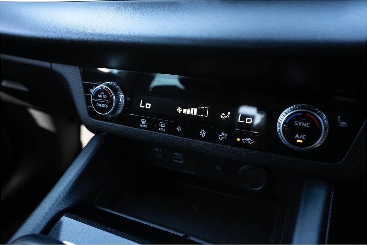 2023 Mitsubishi Outlander Black Edition ZM