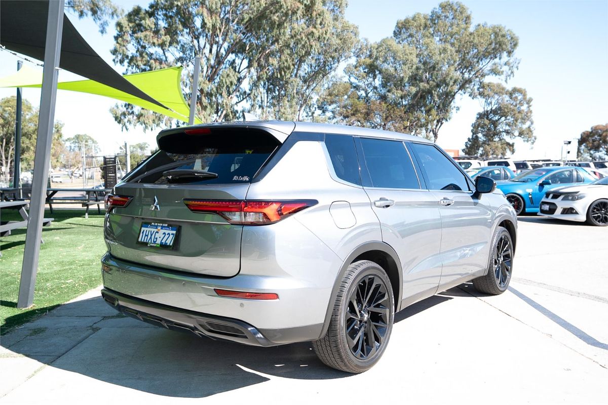 2023 Mitsubishi Outlander Black Edition ZM