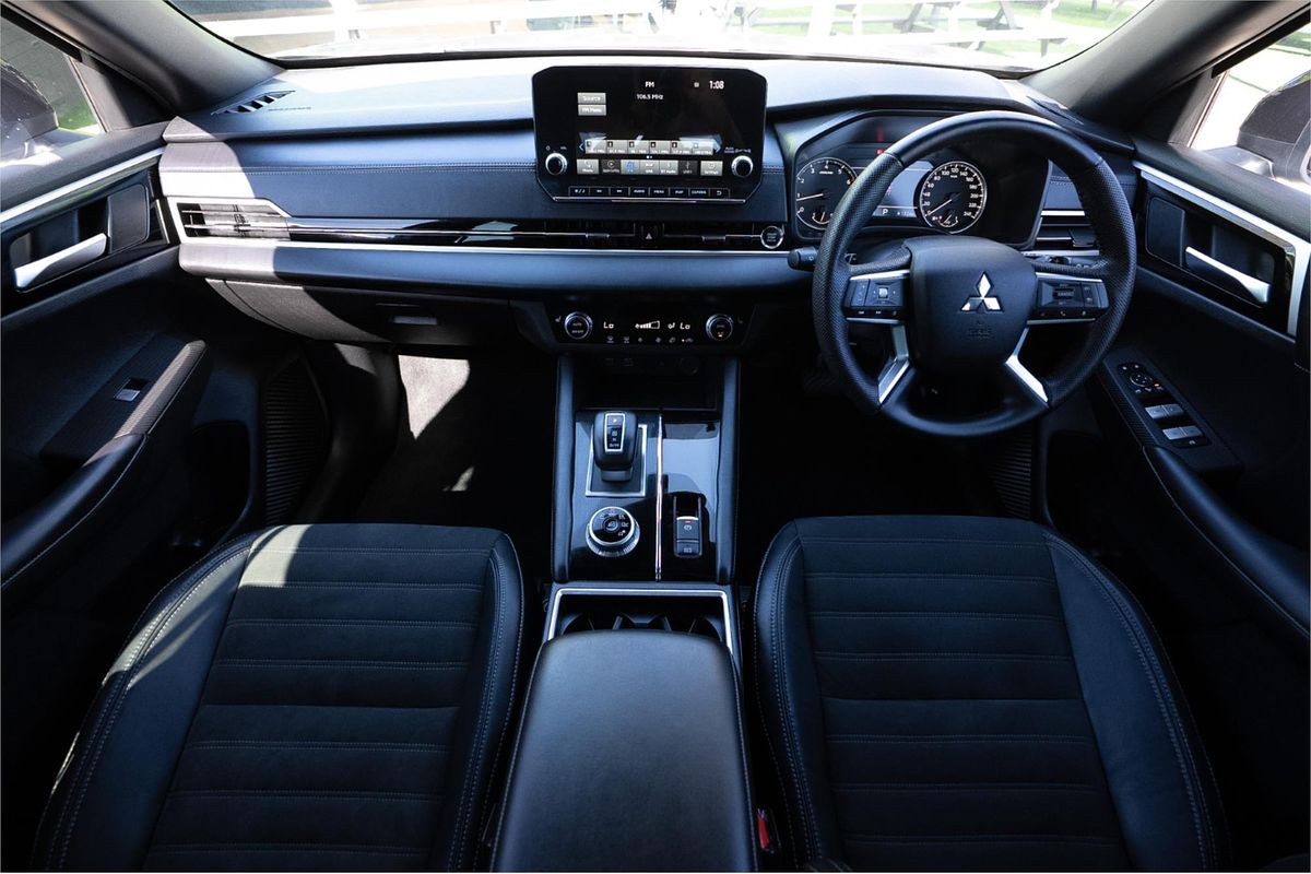 2023 Mitsubishi Outlander Black Edition ZM