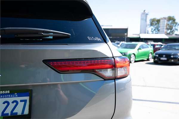 2023 Mitsubishi Outlander Black Edition ZM