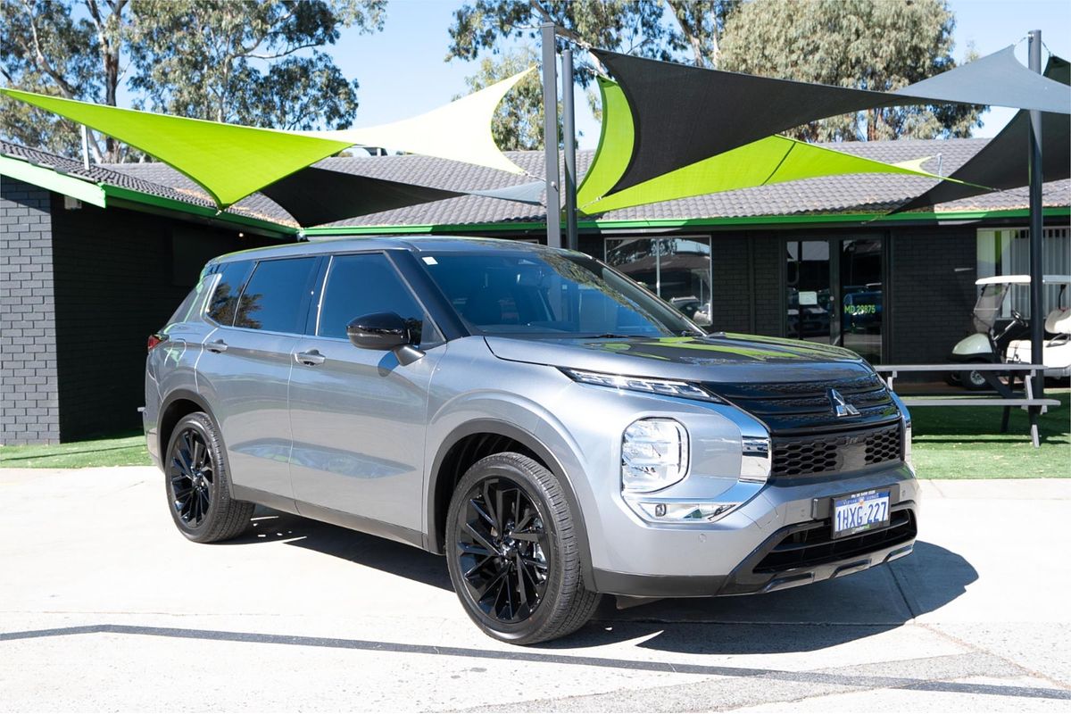 2023 Mitsubishi Outlander Black Edition ZM