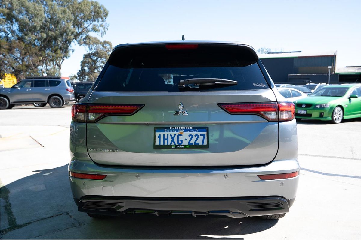 2023 Mitsubishi Outlander Black Edition ZM