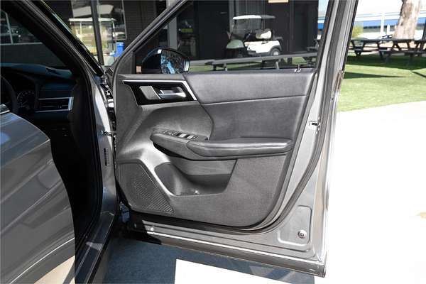 2023 Mitsubishi Outlander Black Edition ZM