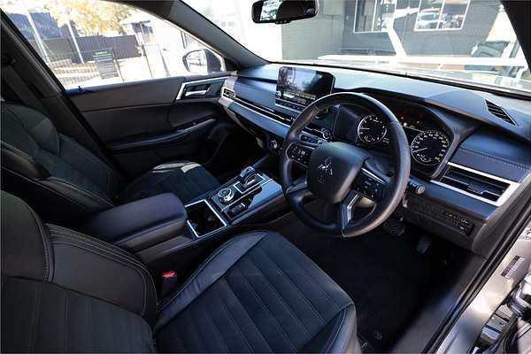 2023 Mitsubishi Outlander Black Edition ZM