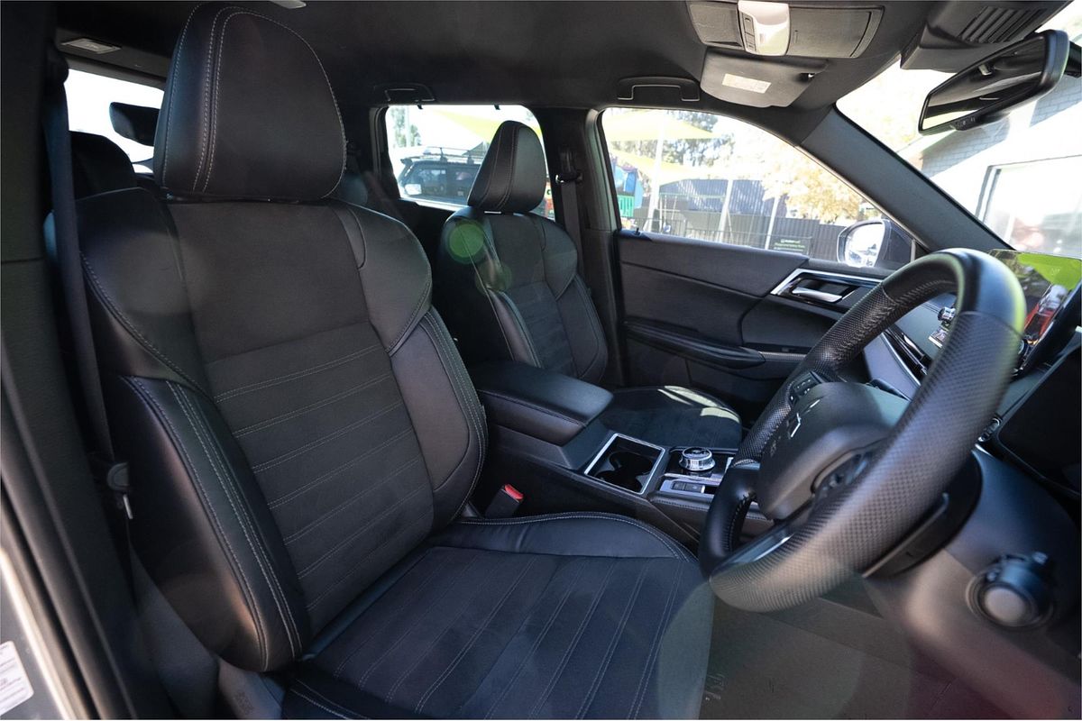 2023 Mitsubishi Outlander Black Edition ZM