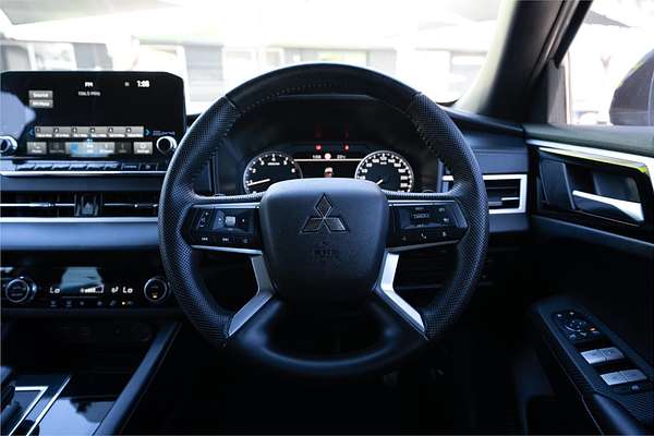 2023 Mitsubishi Outlander Black Edition ZM