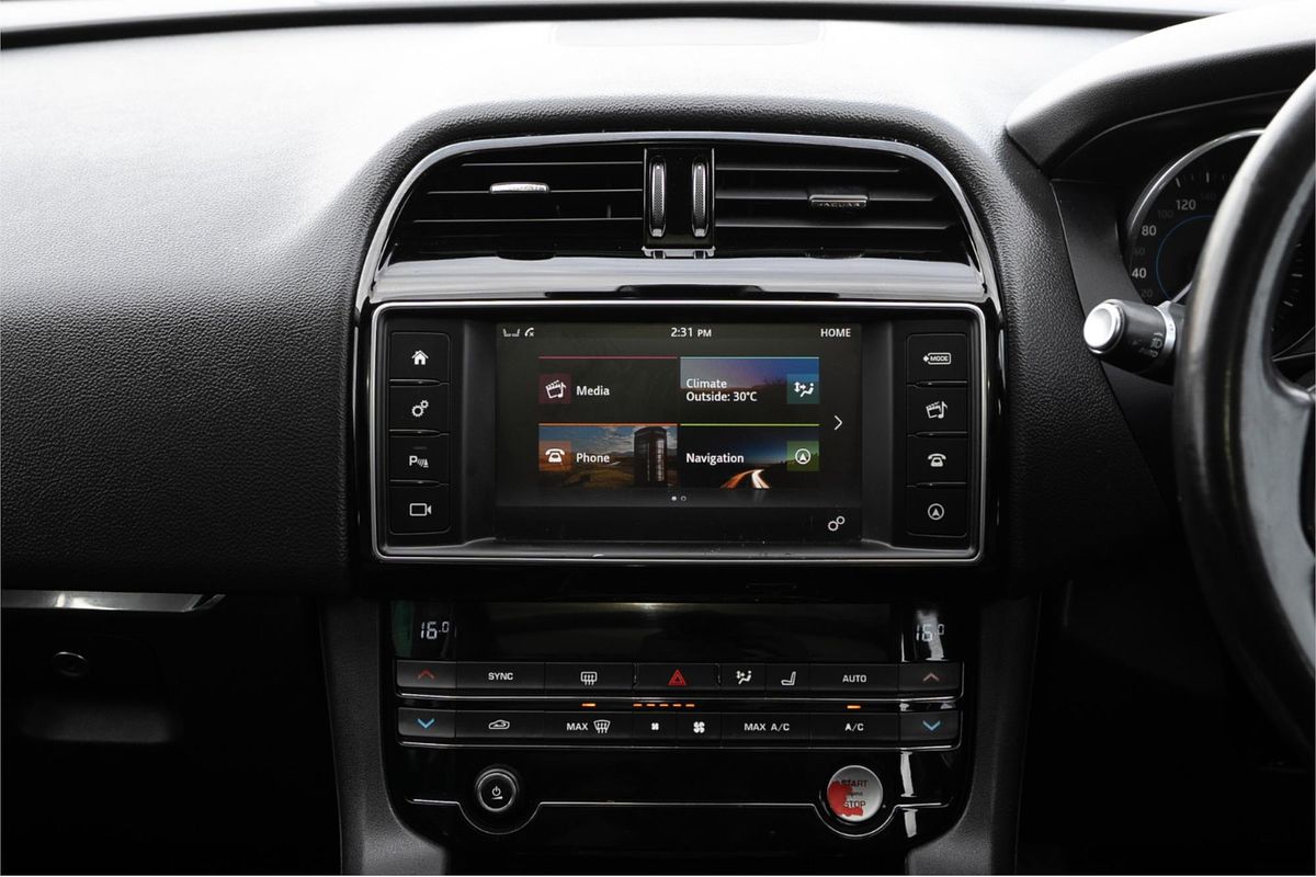 2016 Jaguar F-PACE 20d Prestige X761
