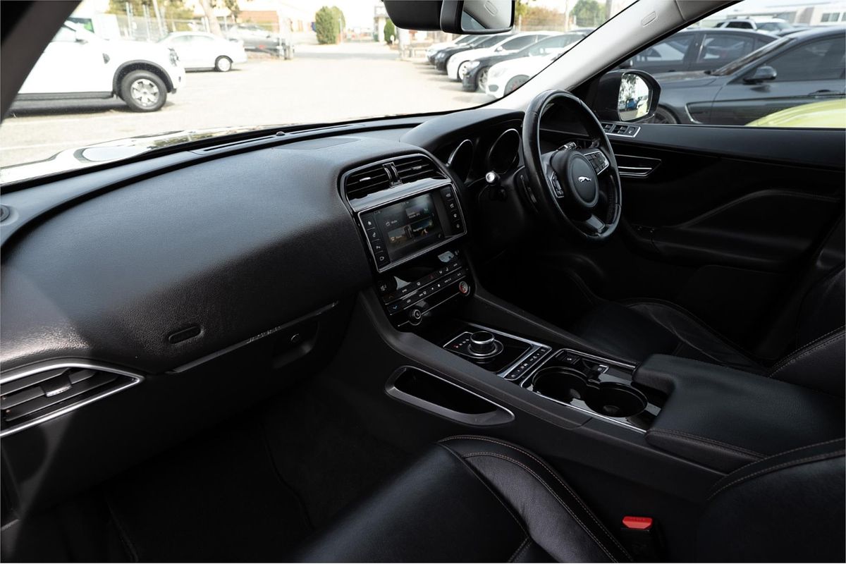 2016 Jaguar F-PACE 20d Prestige X761