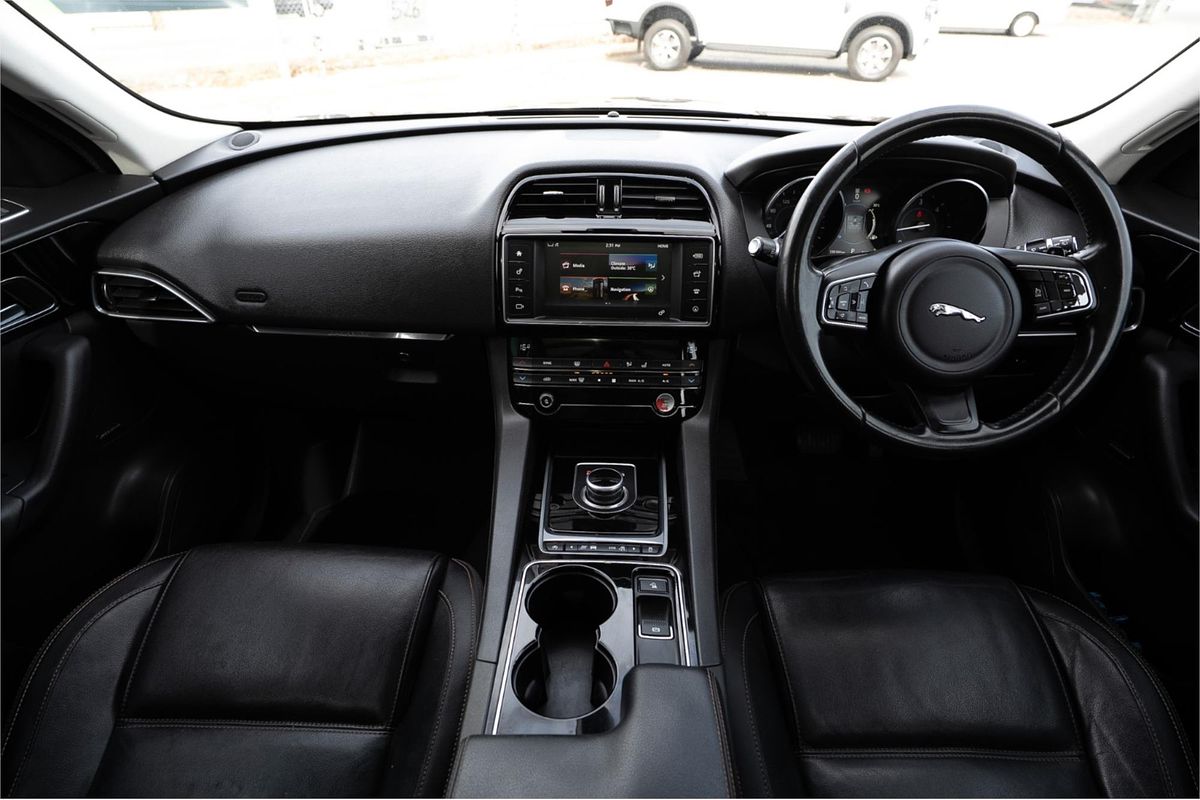 2016 Jaguar F-PACE 20d Prestige X761
