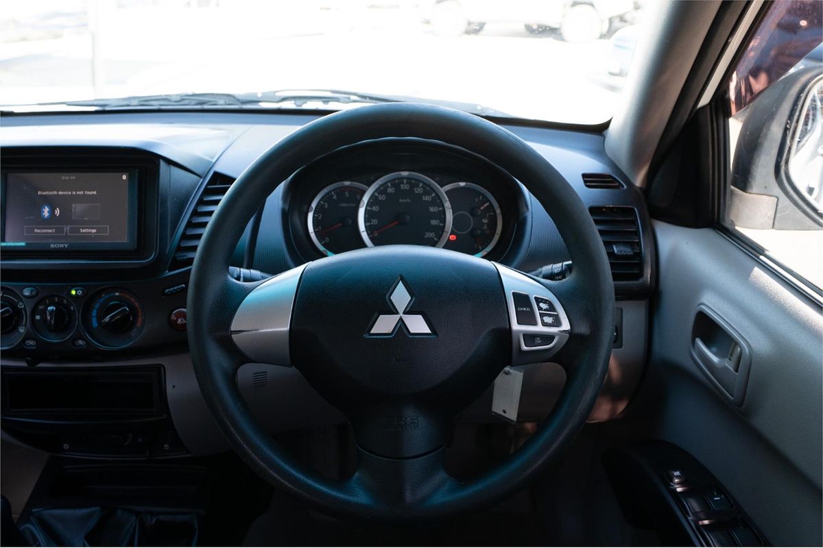 2013 Mitsubishi Triton GLX MN 4X4