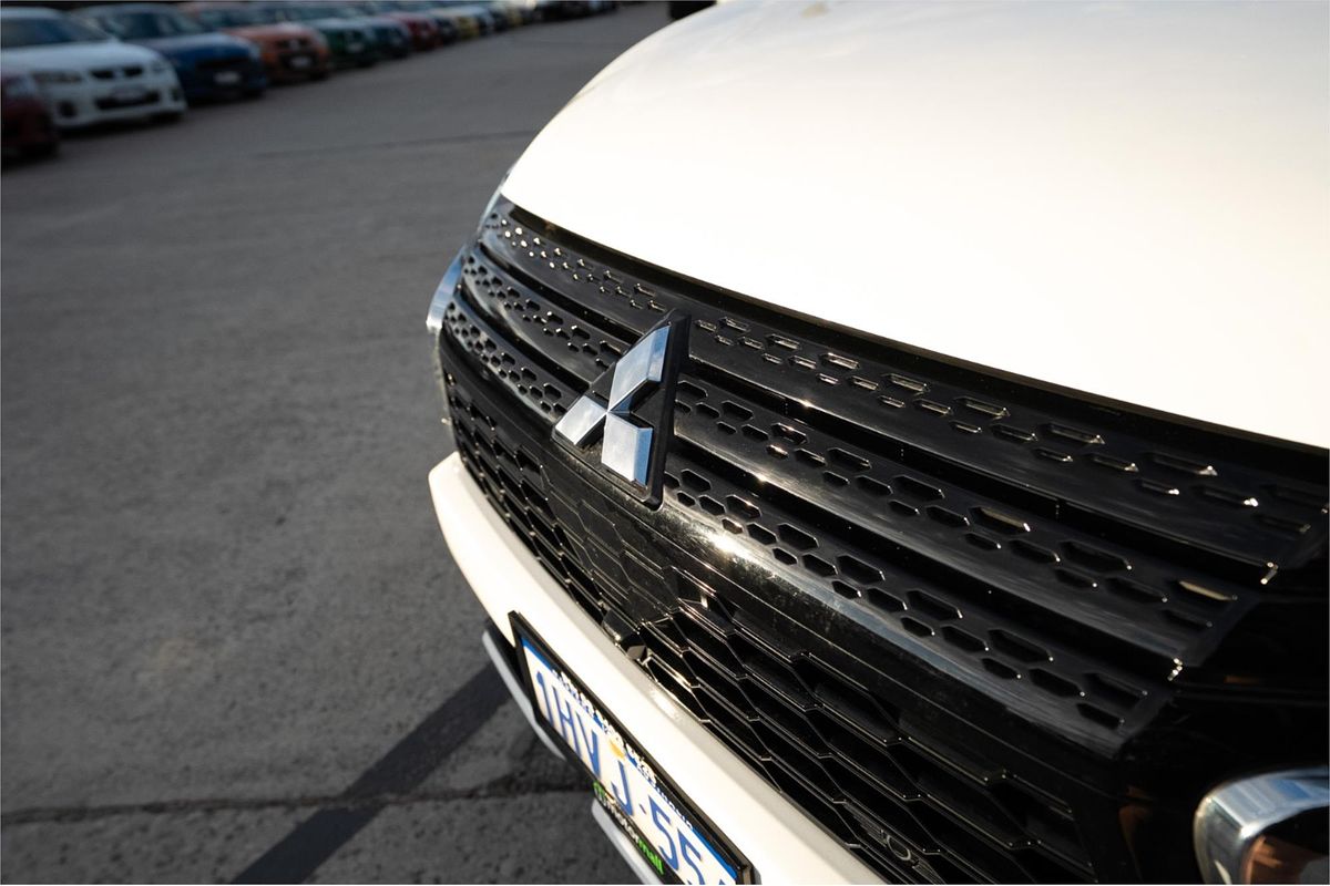 2023 Mitsubishi Eclipse Cross PHEV Exceed YB