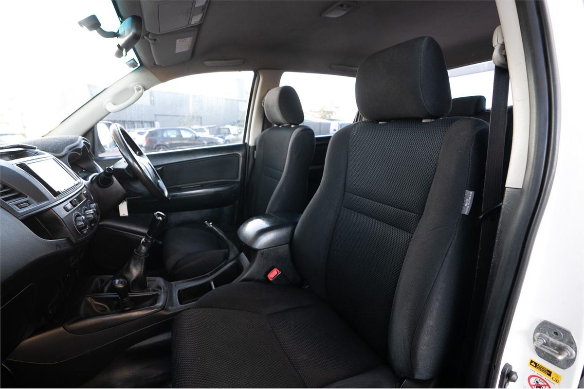 2014 Toyota Hilux SR KUN26R 4X4