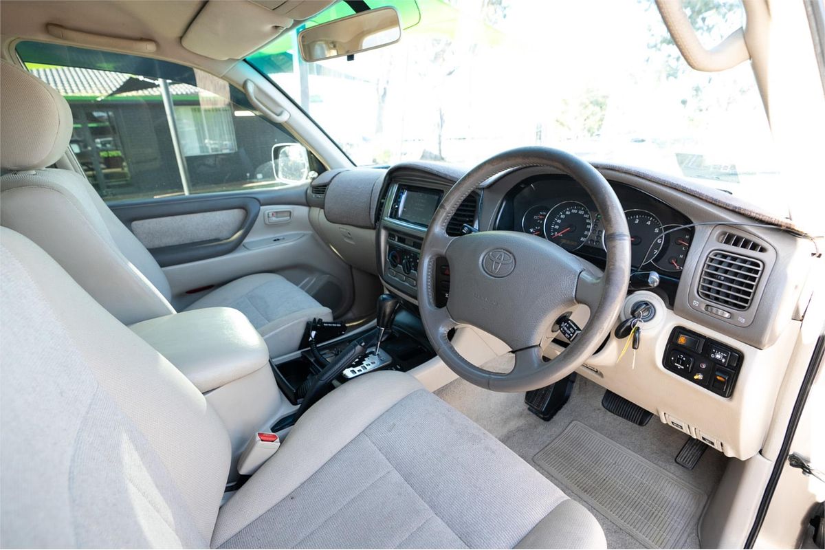 2003 Toyota Landcruiser GXL UZJ100R