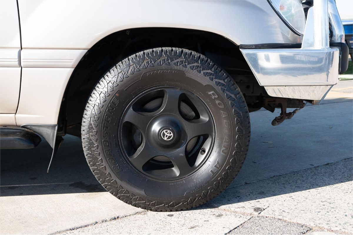 2003 Toyota Landcruiser GXL UZJ100R