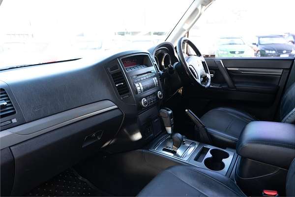 2009 Mitsubishi Pajero VR-X NT