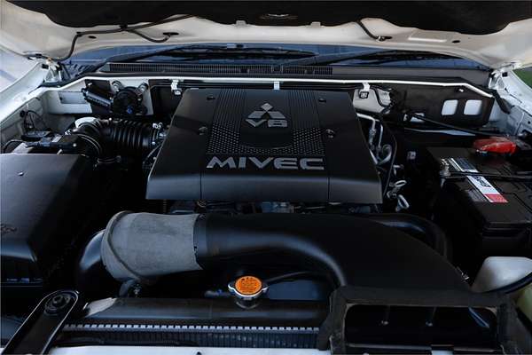 2009 Mitsubishi Pajero VR-X NT