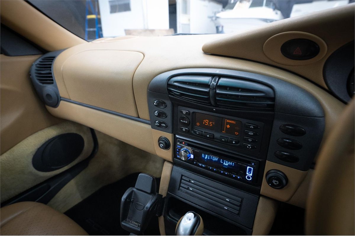 1998 Porsche 911 CARRERA