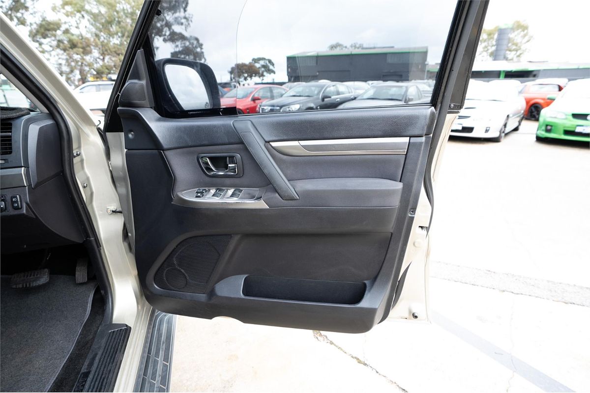 2011 Mitsubishi Pajero Platinum NT