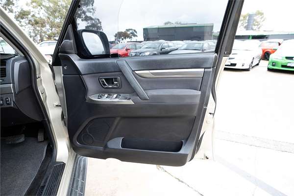 2011 Mitsubishi Pajero Platinum NT
