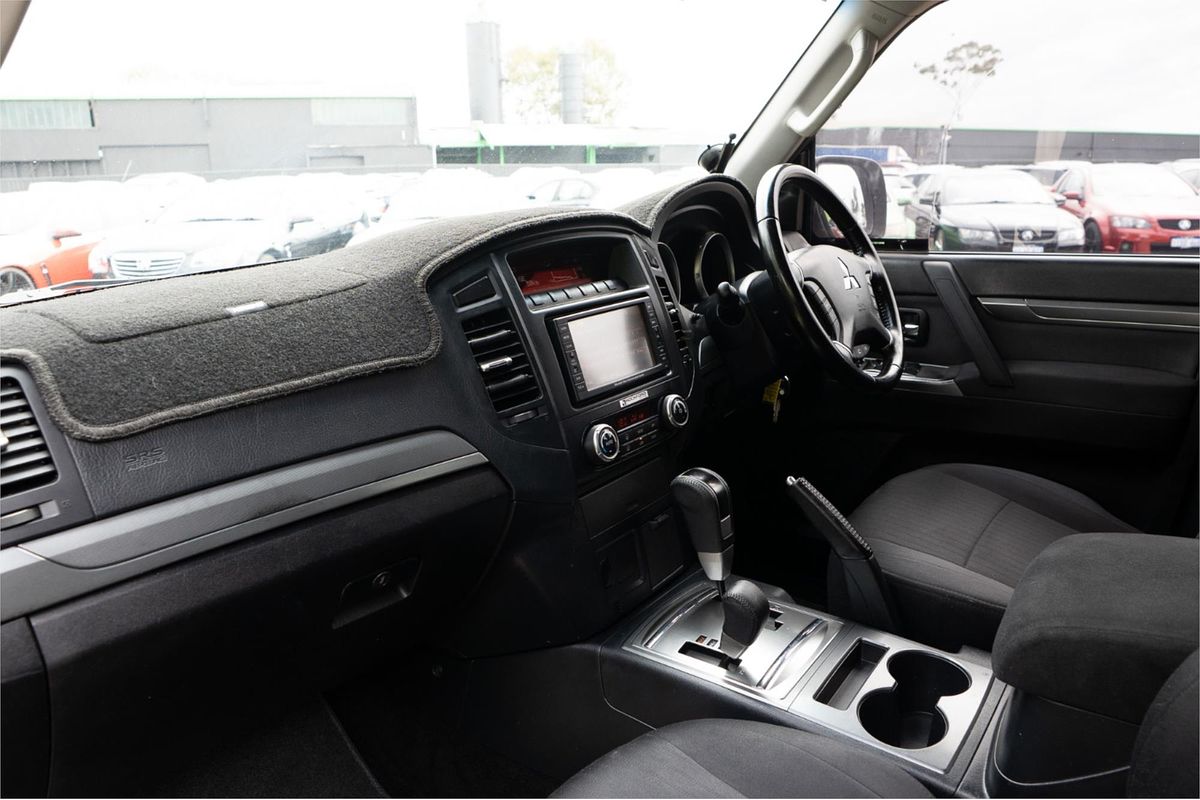 2011 Mitsubishi Pajero Platinum NT