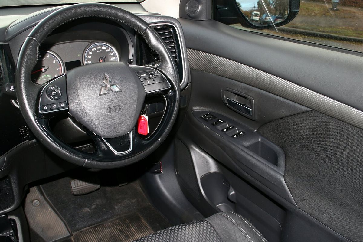 2017 Mitsubishi Outlander LS Safety Pack ZK