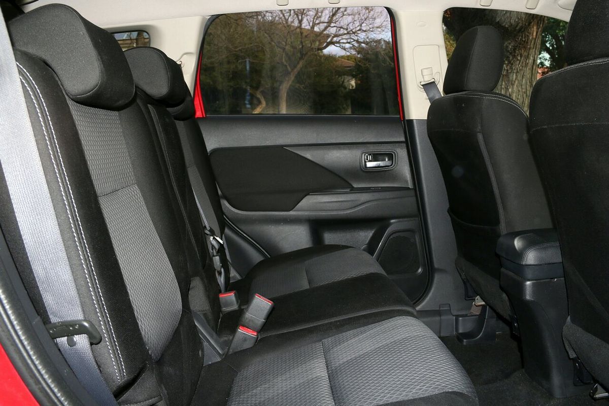 2017 Mitsubishi Outlander LS Safety Pack ZK