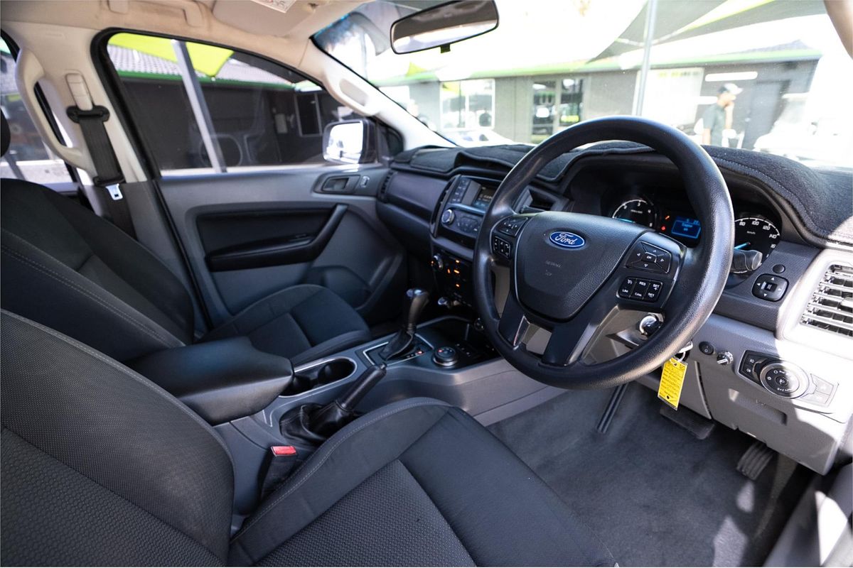 2016 Ford Everest Ambiente UA