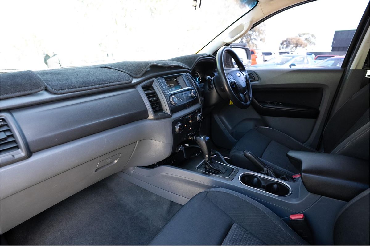 2016 Ford Everest Ambiente UA