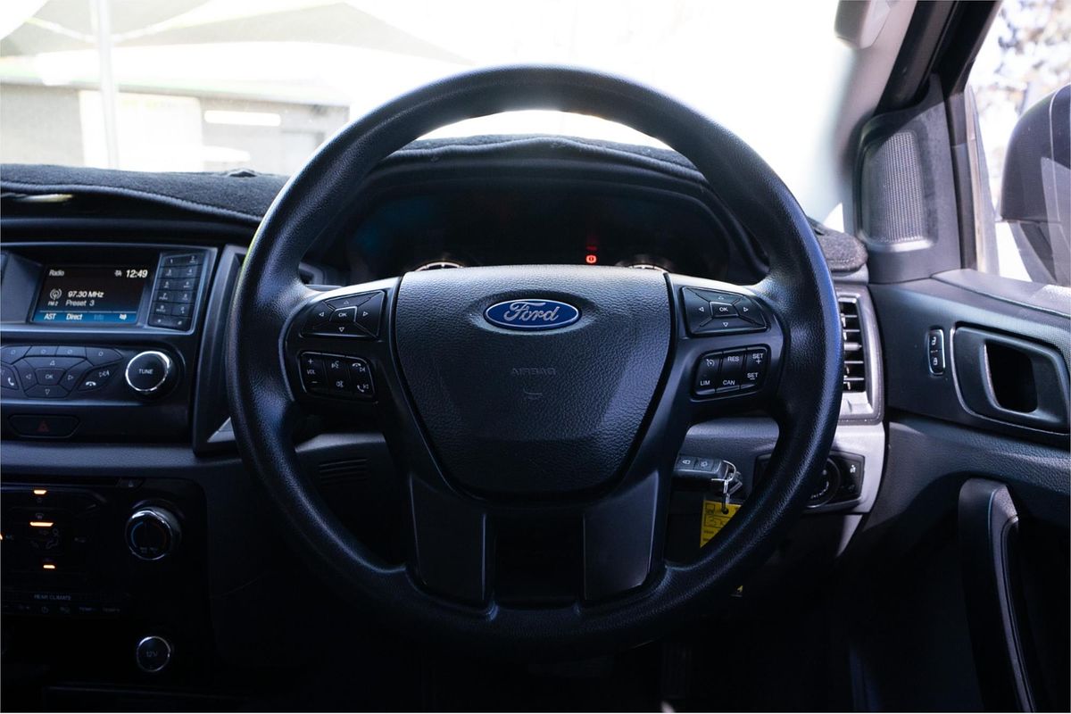2016 Ford Everest Ambiente UA