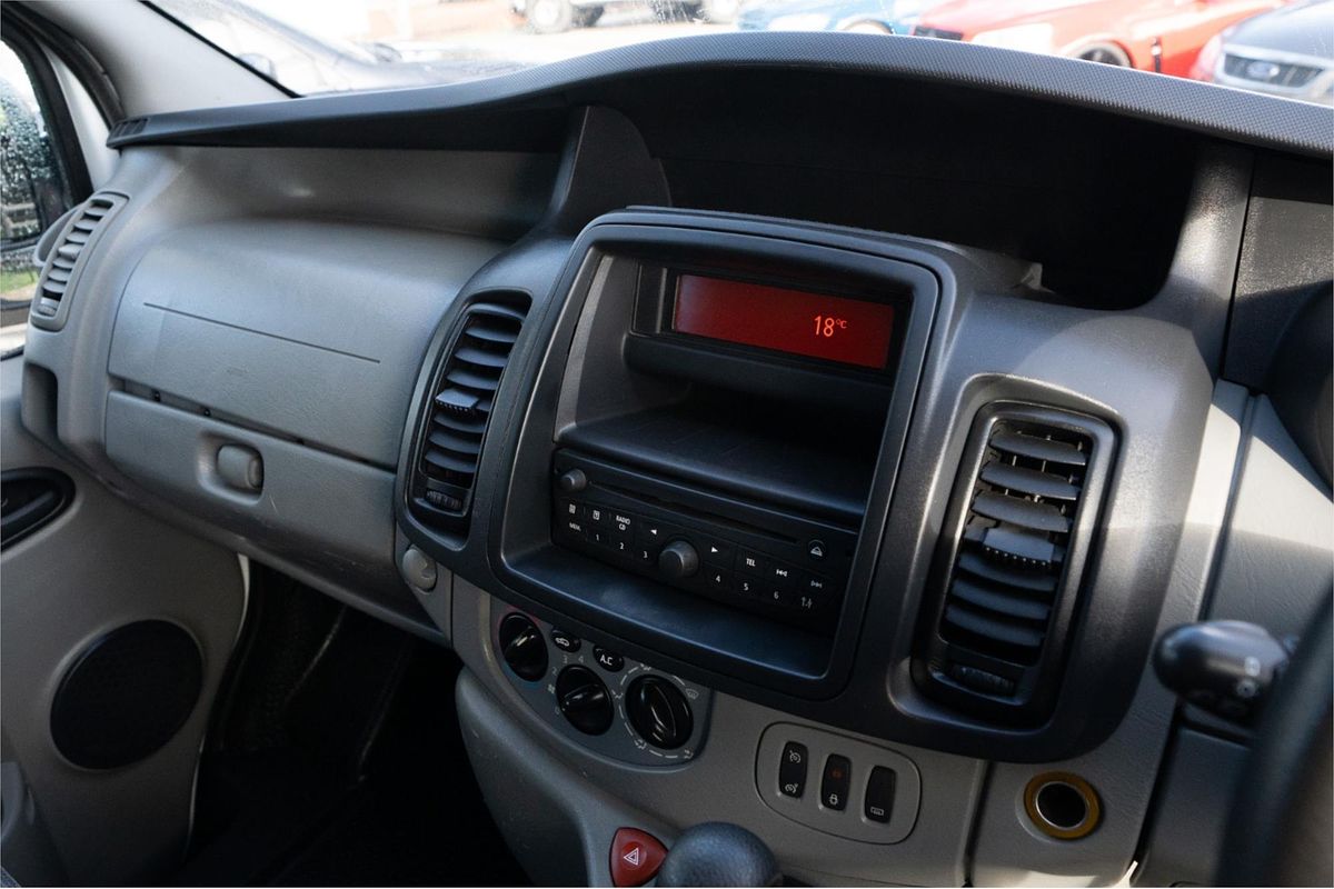 2015 Renault Trafic 2.0 dCi LWB L2H1 MY11
