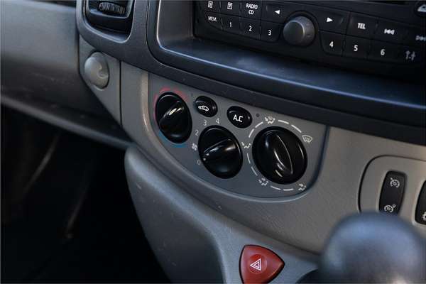 2015 Renault Trafic 2.0 dCi LWB L2H1 MY11