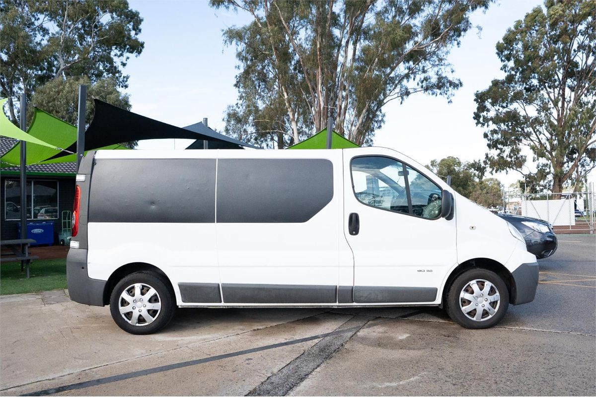 2015 Renault Trafic 2.0 dCi LWB L2H1 MY11