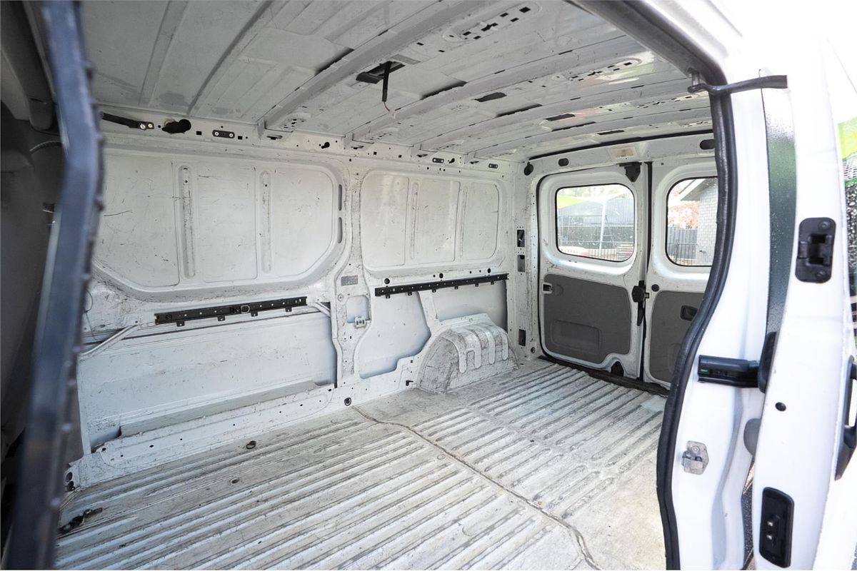 2015 Renault Trafic 2.0 dCi LWB L2H1 MY11