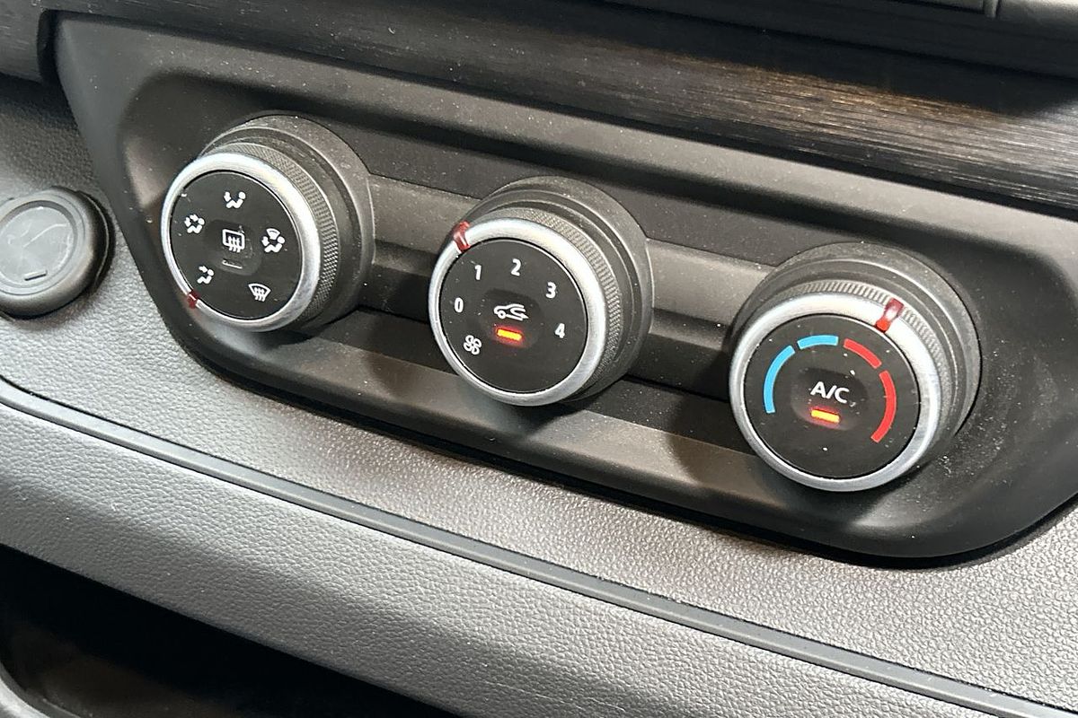 2023 Renault Trafic Premium X82 LWB