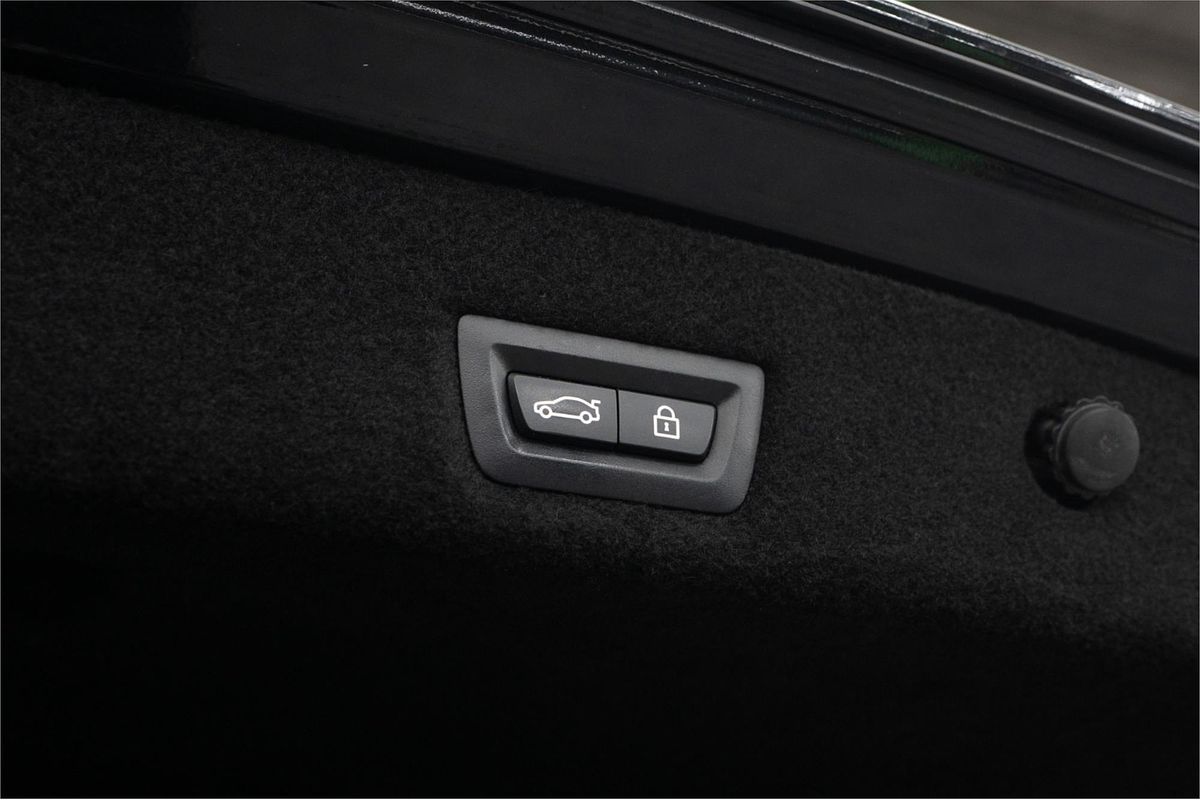 2019 BMW 7 40i M SPORT G11