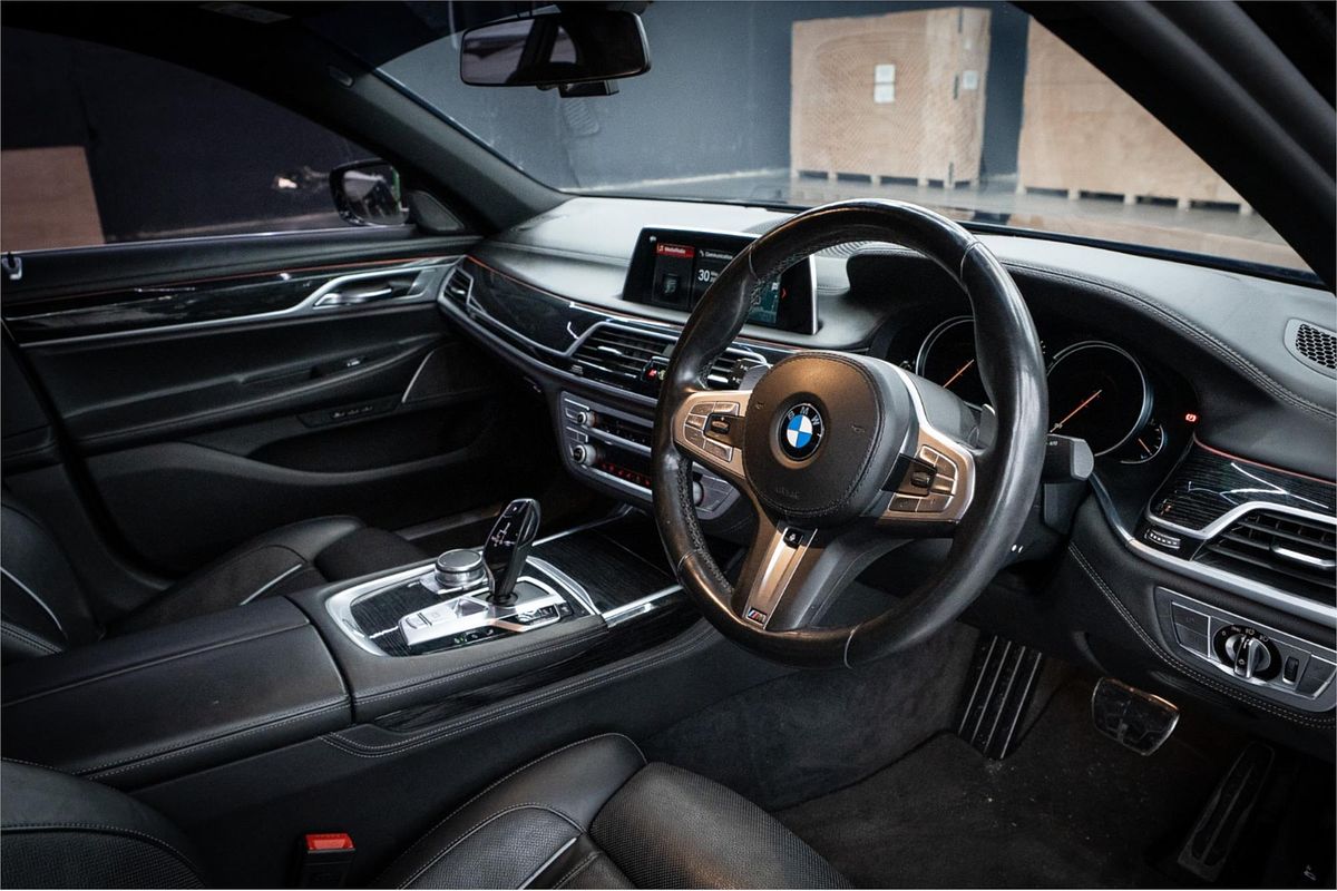 2019 BMW 7 40i M SPORT G11