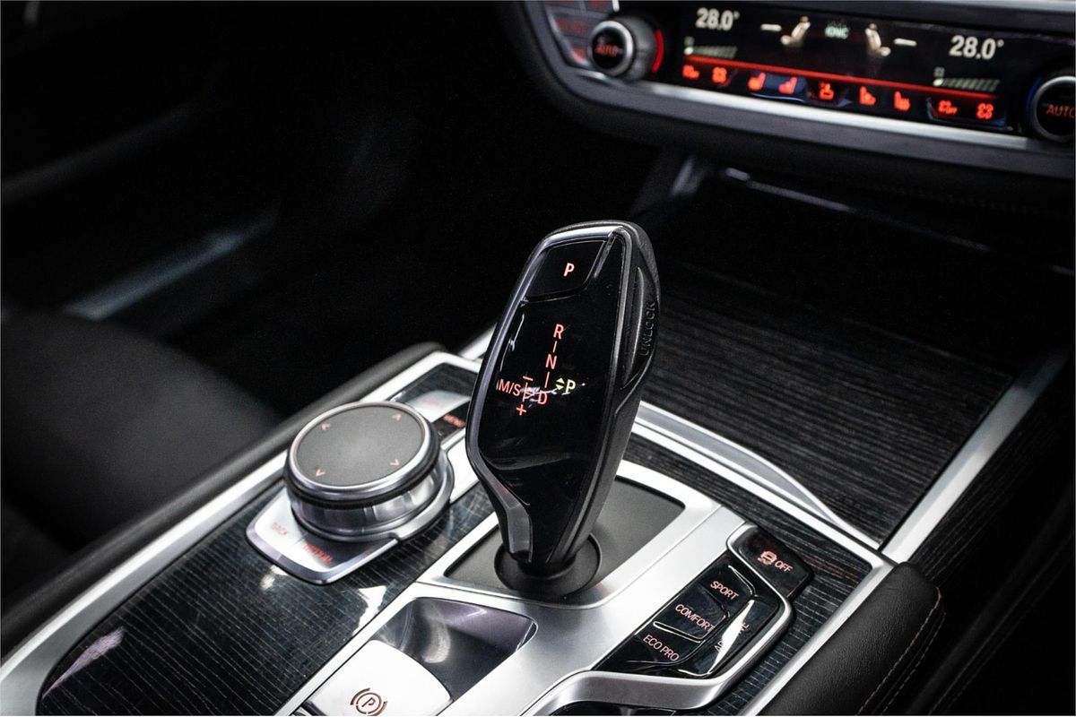 2019 BMW 7 40i M SPORT G11