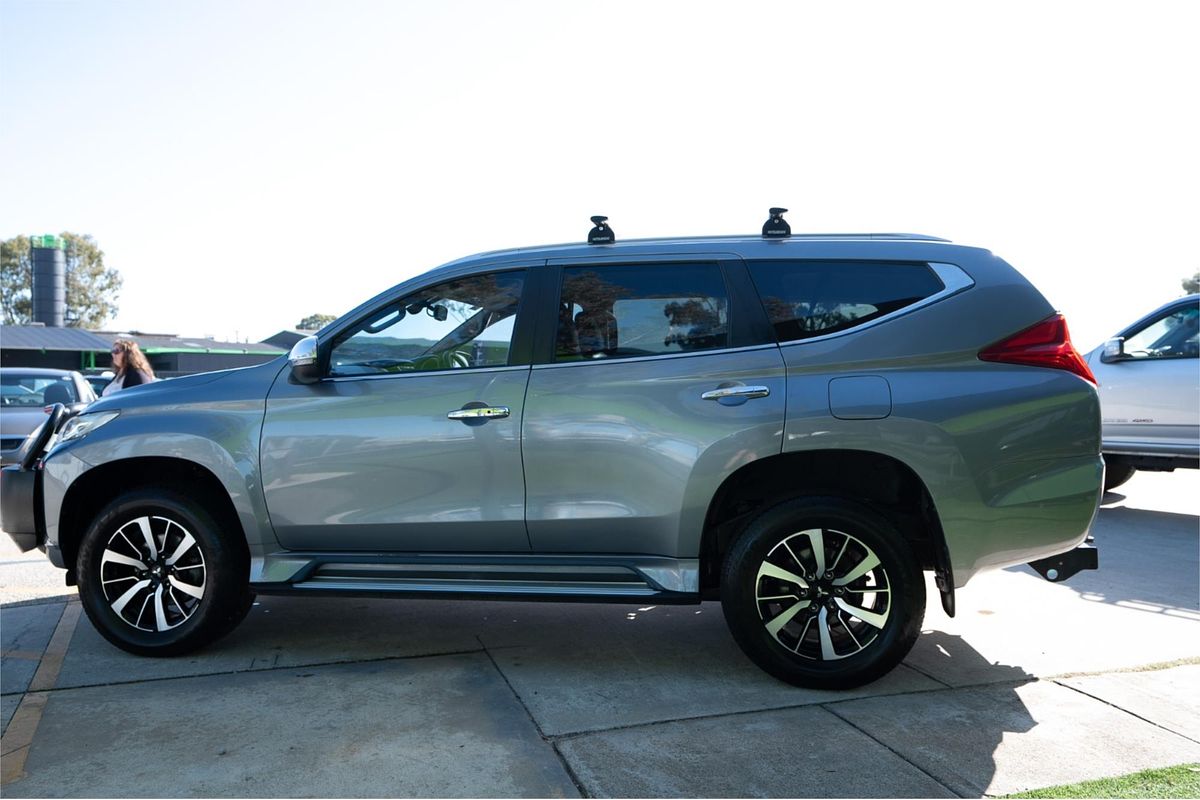 2016 Mitsubishi PAJERO SPORT GLS QE