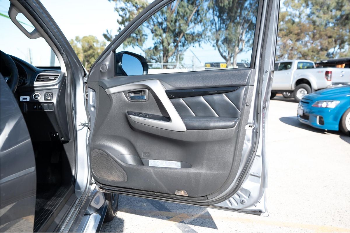 2016 Mitsubishi PAJERO SPORT GLS QE