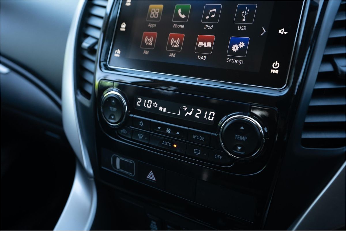 2016 Mitsubishi PAJERO SPORT GLS QE